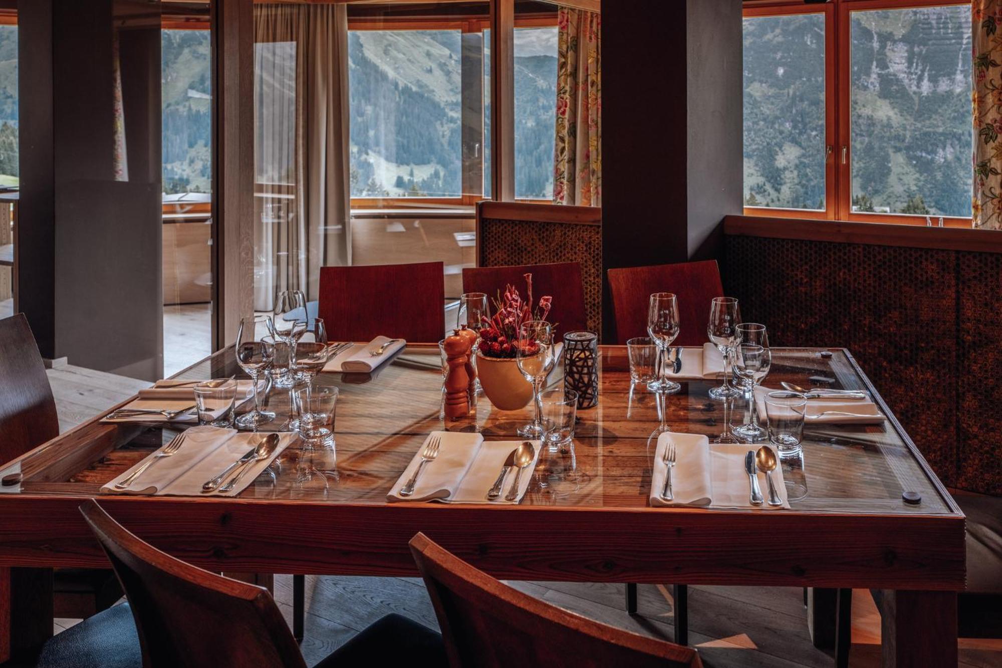 Hotel Goldener Berg Lech Extérieur photo
